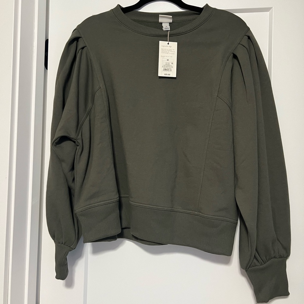 NWT Medium Green Sweater